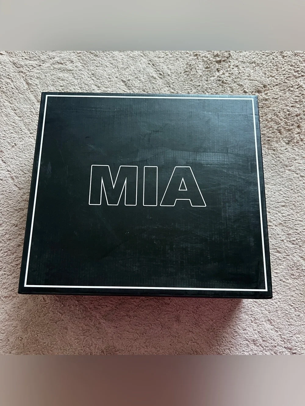 MIA color nude